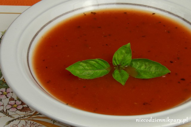 Zupa pomidorowa ze świeżych pomidorów